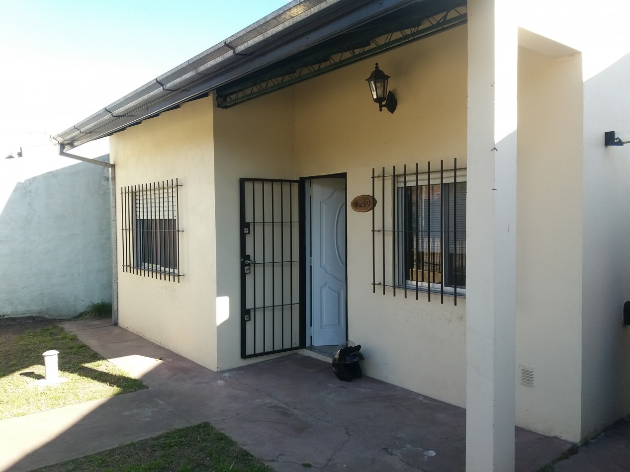 Hermosa Casa De 3 Ambientes Sobre Importante Lote De 200mtrs