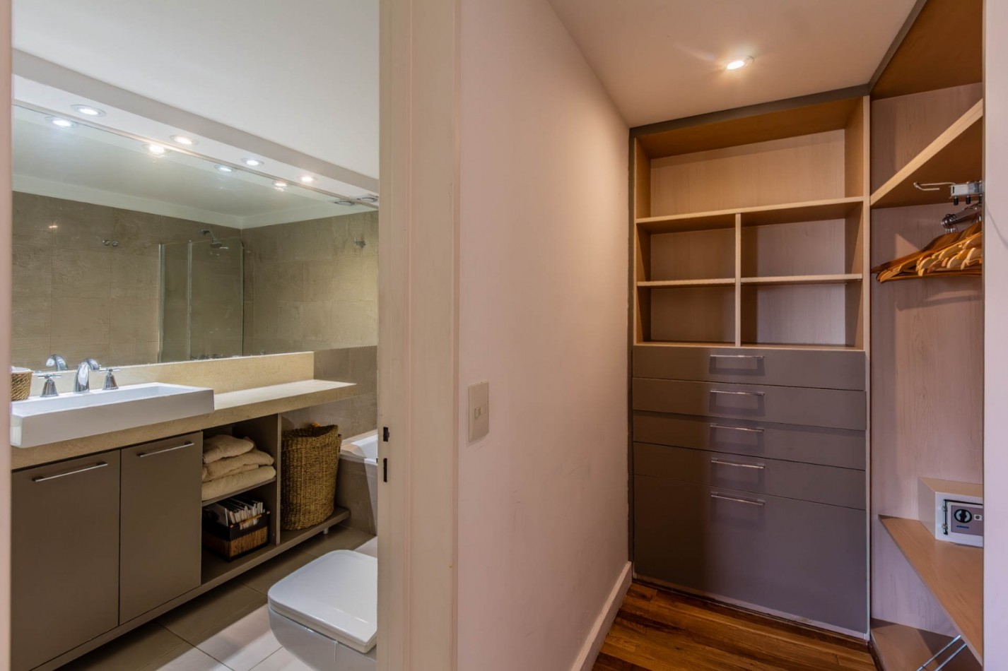 Venta Hermoso Departamento 3 Ambientes Vista Al Dique , Edificio Brisas Puerto Madero