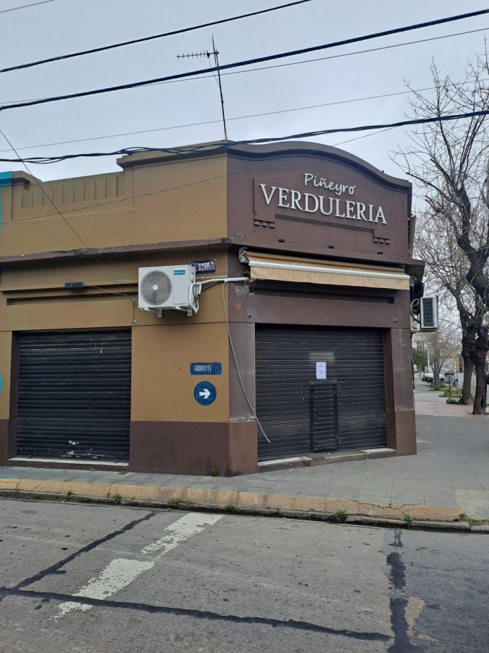 Venta Ph Con Local En Esquina Excelente Ubicacion 143 M2 Cubiertos Mas Terraza Libre.