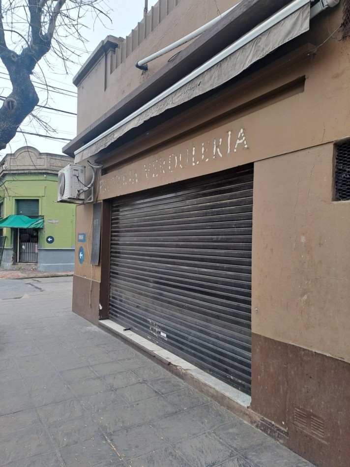 Venta Ph Con Local En Esquina Excelente Ubicacion 143 M2 Cubiertos Mas Terraza Libre.