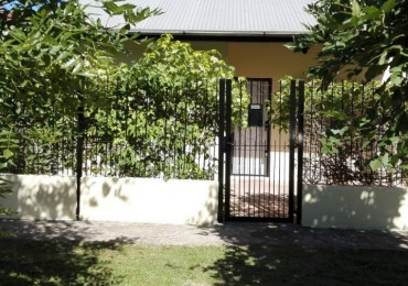 Hermosa Casa De 3 Ambientes Sobre Importante Lote De 200mtrs