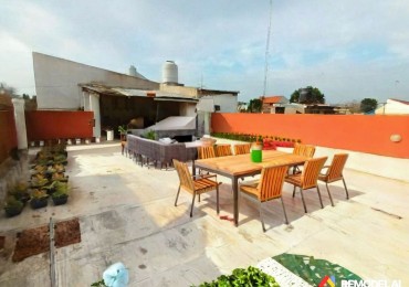 Venta Casa De 5 Ambientes Muy Buen Estado Con Garadge Y Terraza.